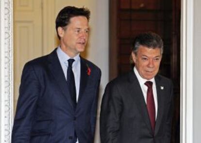Colombian President Juan Manuel Santos (r) met with Britain's Deputy Prime Minister Nick Clegg (l) in London on November 7.