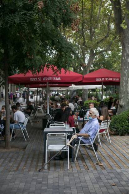 Una terrassa al passeig Sant Joan.