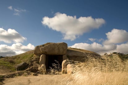 Vista exterior del dolmen de Antequera. 