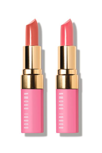 Proud to Be Pink Lip Color Duo de Bobbi Brown
La marca repite compromiso con este dúo de labiales en dos tonos originales: Pink y Tulle. Su coste es de 46,50 € y el 100% del beneficio de su venta se destinará a la investigación médica sobre el cáncer de mama. Puedes ver otros productos que el grupo Estée Lauder ha lanzado para la ocasión en este enlace.