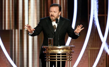 Ricky Gervais, durante su monólogo en los Globos de Oro.