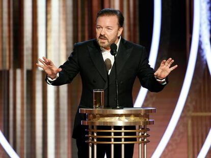 Ricky Gervais, durante su monólogo en los Globos de Oro.