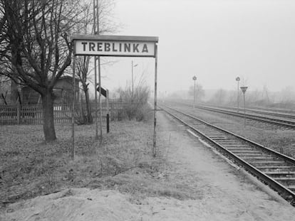 Os trilhos do trem pelos quais chegavam os prisioneiros.