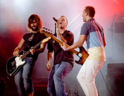 El Canto del Loco actuando en el estadio Vicente Calderón en los conciertos del 40 aniversario de Los 40 Principales, el 17 de junio de 2006. 