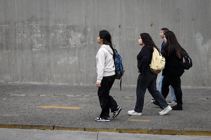 Jóvenes en Santiago, Chile, en septiembre de 2024.