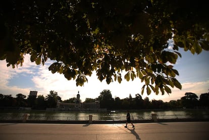 The boating lake at the Retiro.