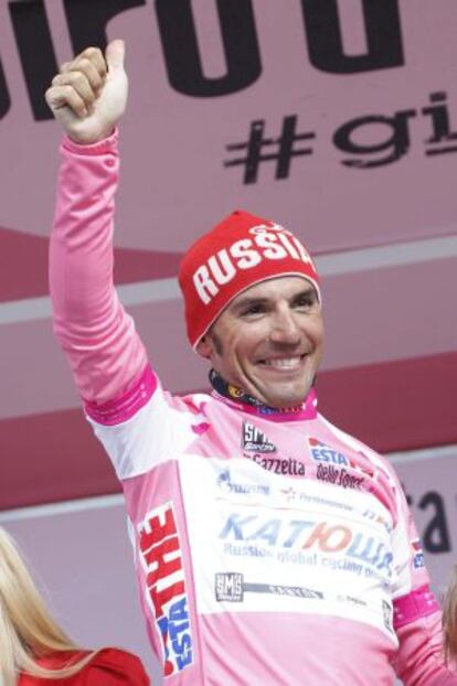 Joaquín Rodríguez 'Purito' posa con la maglia rosa