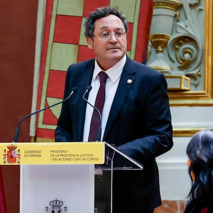 MADRID, 17/12/2024.- El fiscal general del Estado, Álvaro García Ortiz interviene en la entrega de despachos a la 62 promoción de la carrera fiscal, presidida por el rey Felipe VI, este martes en Madrid. EFE/ Javier Lizon