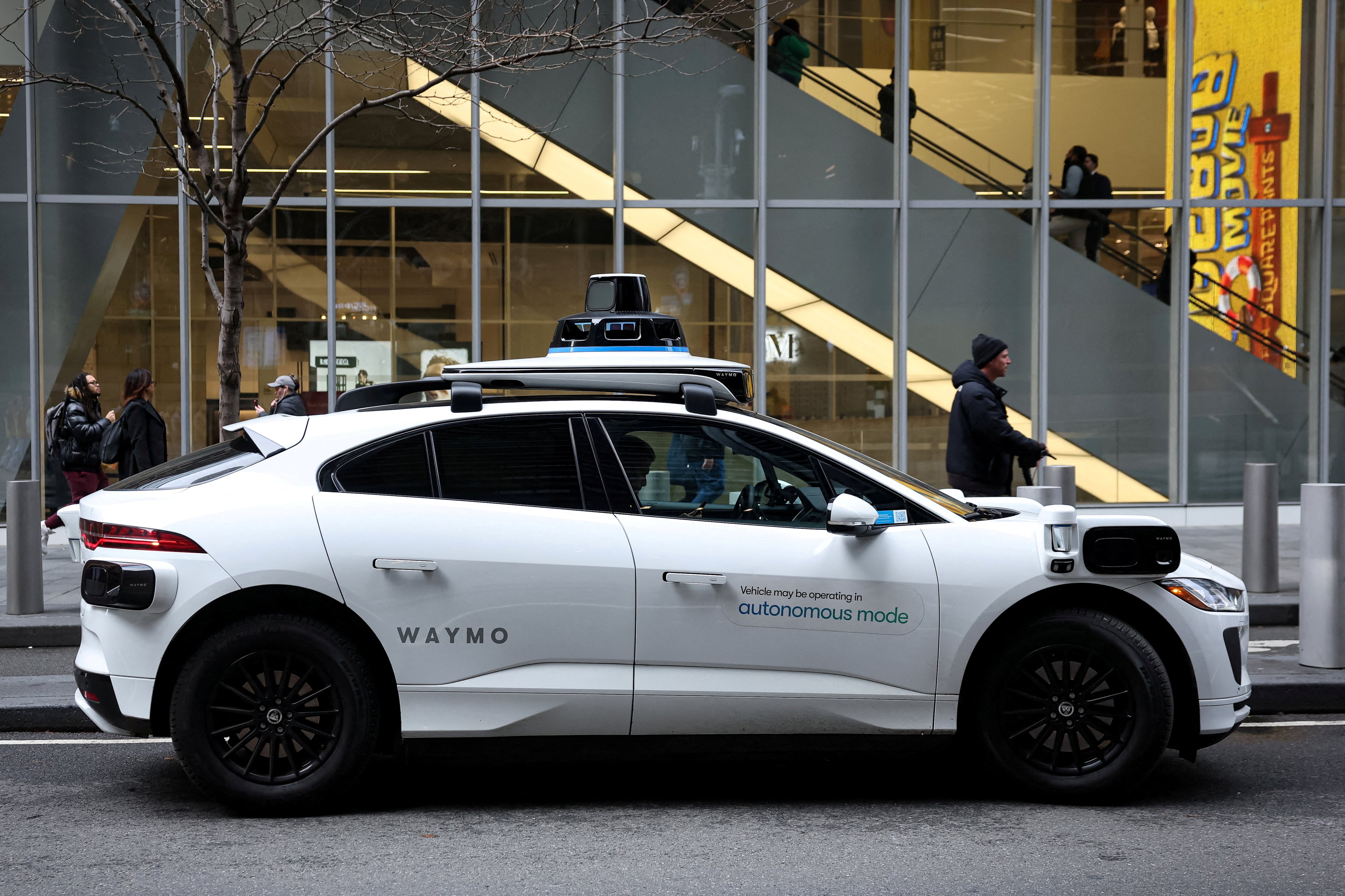 Los 'robotaxis' de Waymo premian a Alphabet con una valoración de 110.000 millones de dólares