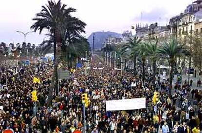 El último tramo de la manifestación de Barcelona transcurrió a lo largo del Paseo de Colón.