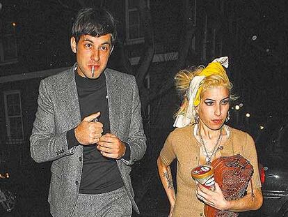 El productor Mark Ronson con Amy Winehouse