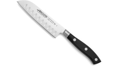 La versatilidad del cuchillo Santoku en la cocina lo hacen idóneo para todo tipo de cortes.