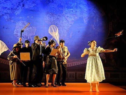 Els Joglars, en un ensayo de <i>La cena</i> en el teatro Lope de Vega de Sevilla.