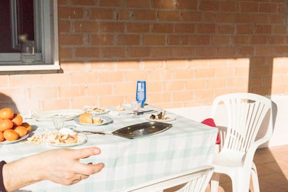 Así queda la mesa tras un cumpleaños familiar.