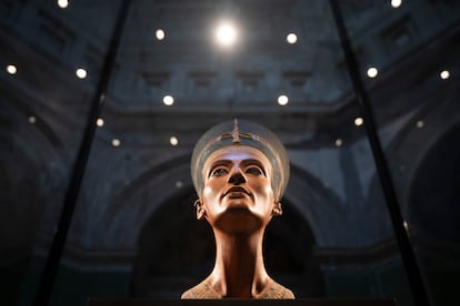 Busto de Nefertiti, en el Neues Museum de Berlin.