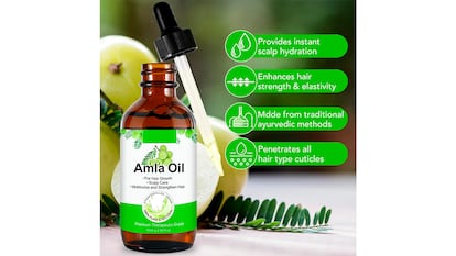 Aceite natural amla sobre fondo blanco.