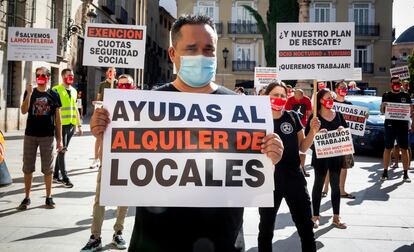 Protesta del sector de la hostelería y del ocio nocturno concentrados en la Plaza Manises de Valencia en septiembre.