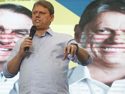 Tarcisio de Freitas, exministro de Bolsonaro, durante un acto de campaña.