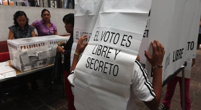 Votantes mexicanos durante las elecciones de 2012.