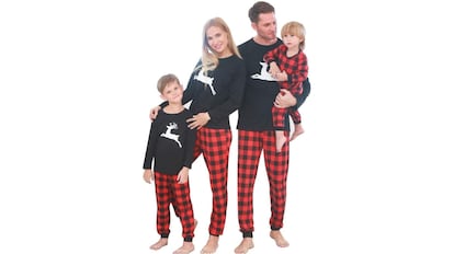 Este es uno de los mejores pijamas de Navidad para toda la familia, especialmente para los bebés