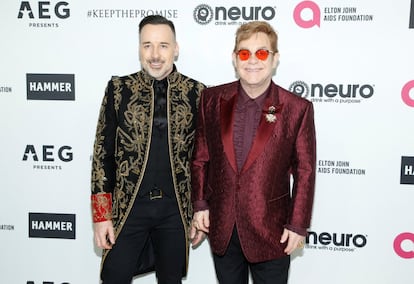 Elton John y su esposo David Furnish, los anfitriones de la noche.