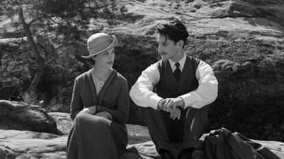 Paula Beer y Pierre Niney como Anna y Adrien en 'Frantz'.