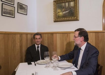 The photo posted on Rajoy’s official Twitter account, which sparked a whole new meme.