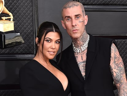 Kourtney Kardashian y Travis Barker, que se han casado en Portofino el 22 de mayo de 2022, en una imagen de los premios Grammy, en abril.