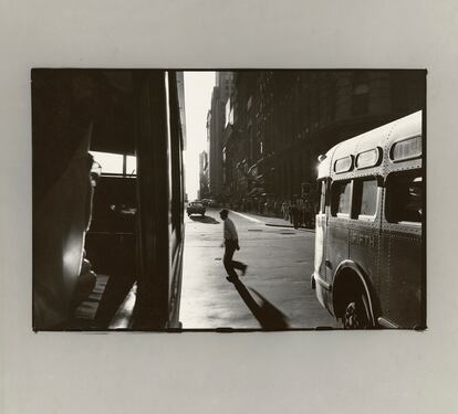 'From the Bus, New York' (1958), en la exposición del MoMA 'Life Dances On: Robert Frank in Dialogue'. National Gallery of Art, Washington, D.C. Robert Frank Collection. Robert B. Menschel Fund