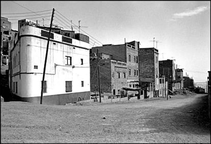 Calle Artesanía en la confluencia con la calle de las Torres, en Roquetes