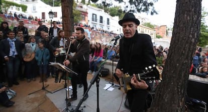 Un momento del concierto tras la inauguraci&oacute;n de la placeta. 