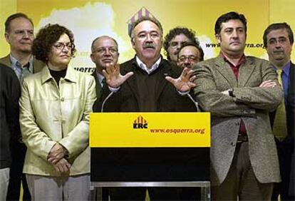 Los líderes de ERC Carod Rovira y Puigcercos valoran en rueda de prensa su avance de uno a ocho diputados.