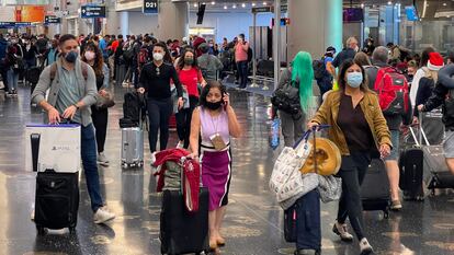 Viajeros en el aeropuerto de Miami, el 24 de diciembre.