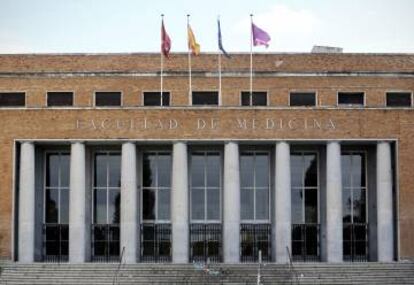 Entrada a la facultad de Medicina de la Universidad Complutense de Madrid.