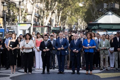El presidente de la Generalitat, Pere Aragonès, la presidenta del Parlament, Anna Erra, y el alcalde de Barcelona, Jaume Collboni, durante el homenaje de este jueves.