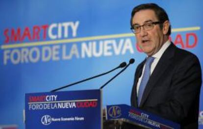 El alcalde de Santiago de Compostela, Ángel Currás, durante su participación en la tribuna "Smartcity. Foro de la Nueva Ciudad", esta mañana en Madrid.