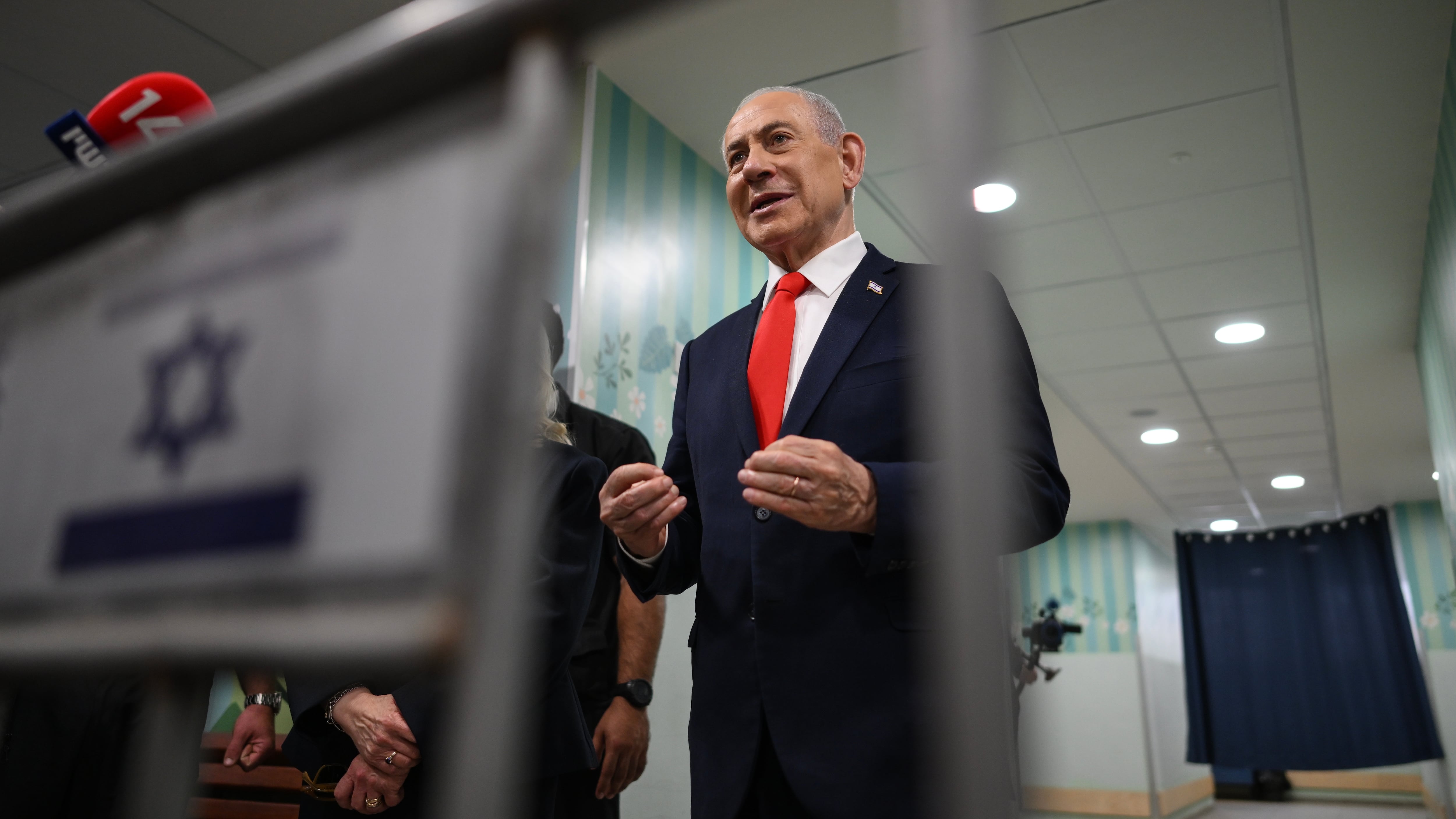 Netanyahu gana las elecciones en Israel, pero su coalición queda lejos de la mayoría