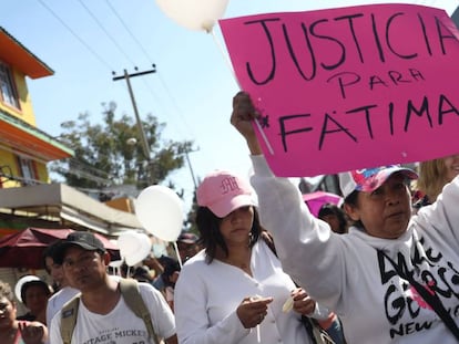 Familiares y vecinos se manifiestan por el asesinato de Fátima, este lunes en Ciudad de México. 