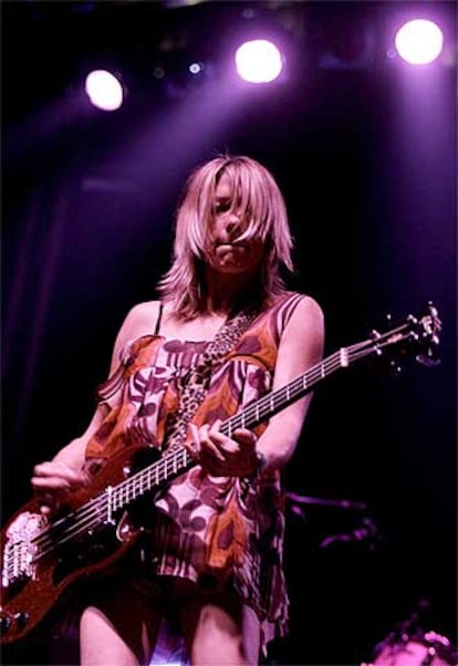 Kim Gordon, bajista de Sonic Youth, banda que actuará junto a Enrique Morente el 29 de octubre en Valencia.