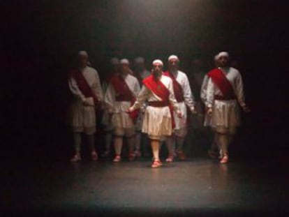 Una escena del espectáculo de danza vasca 'Besta Berri', interpretado por el grupo Argia