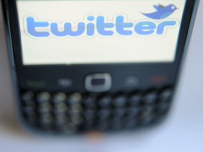 La antigua imagen de Twitter, en una Blackberry de 2012.