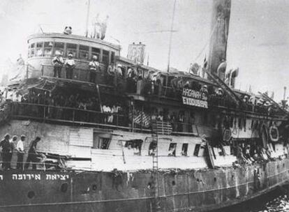 Llegada del buque Exodus, repleto de supervivientes del Holocauto, al puerto de Haifa en 1947.