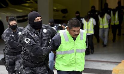 La policia presenta alguns involucrats en la massacre d'Iguala.
