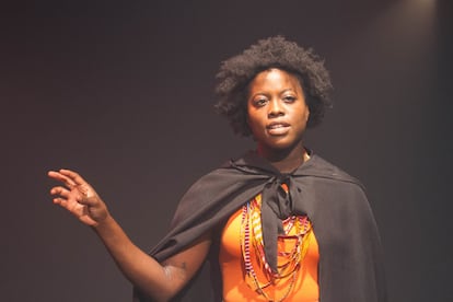 Kathy Sey, en una escena de 'Tituba, bruixa, negra i ramera', escrita y dirigida por Denise Duncan.