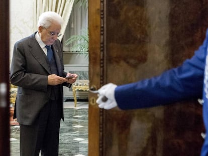 O presidente italiano, Sergio Mattarella, após sua reunião com o primeiro-ministro da Itália, Paolo Gentiloni, no Palácio do Quirinal, na última quinta-feira.