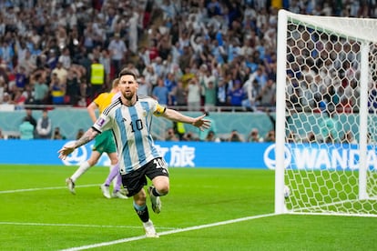 Lionel Messi celebra el primer gol marcado a Australia en los octavos de final del Mundial de Qatar. 