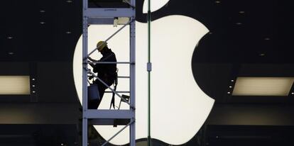 Obras ante la tienda de Apple en Hong Kong.