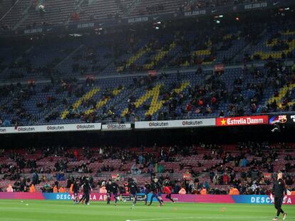 Gradas del Nou Camp vac&iacute;as antes del partido contra el Valencia, el pasado jueves.