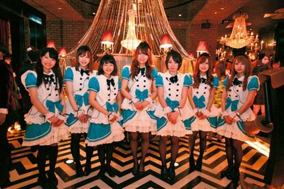 Tampoco faltan restaurantes de lo más estrambótico como el 'Alice in Wonderland' de Shinjuku, una auténtica recreación del cuento de Carroll; el 'Vampire Café' de Tokyo y su singular recreación del mundo de los vampiros, o el castillo francés reinventado en el 'Beach Blanket Babylon' de Londres, y un largo etcétera en el que no faltan restaurantes regentados por robots o el legendario Marte, un restaurante neoyorquino donde directamente estás en un planeta de otra galaxia.