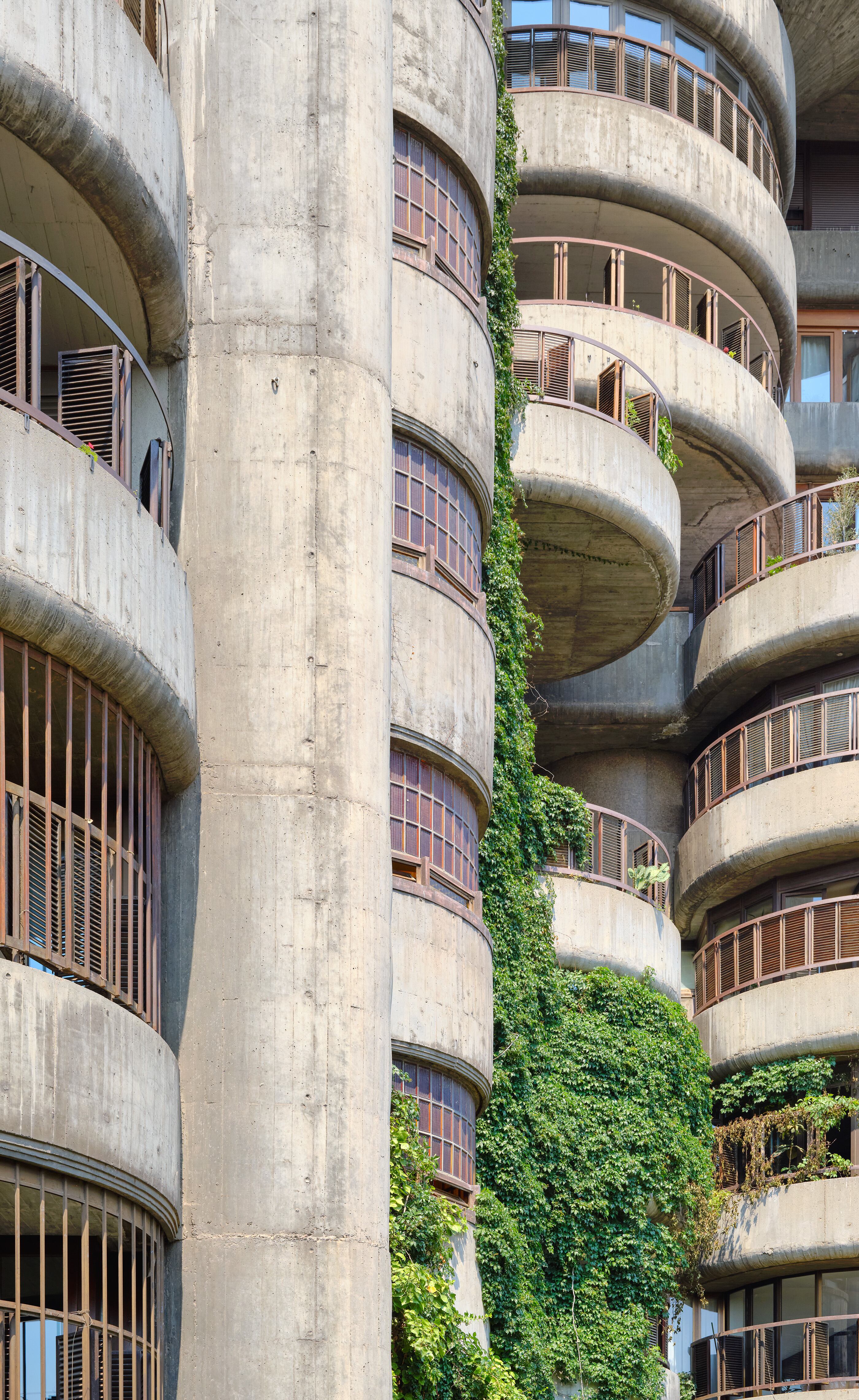 La verticalidad caracteriza al edificio Torres Blancas. 